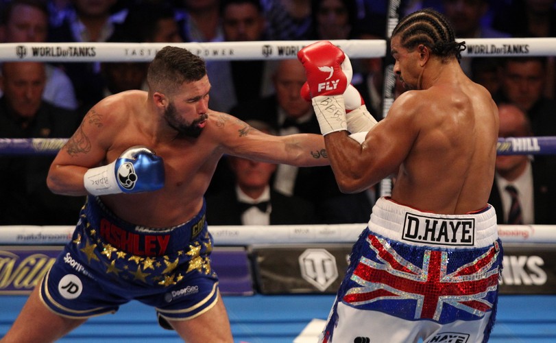 David Haye trzy razy leżał na deskach. Tony Bellew wygrał w piątej rundzie