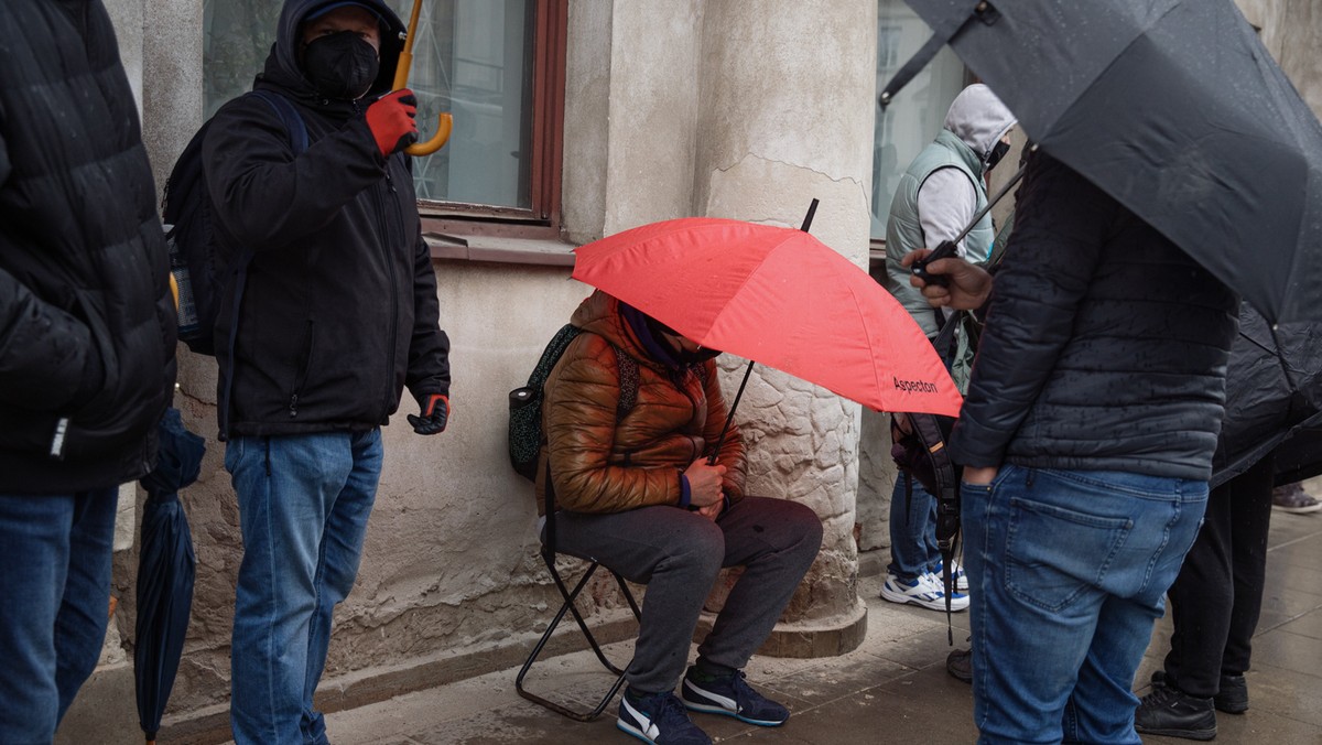 Drugi dzień szczepienia bez zapisów w majówkę na pl. Bankowym w Warszawie