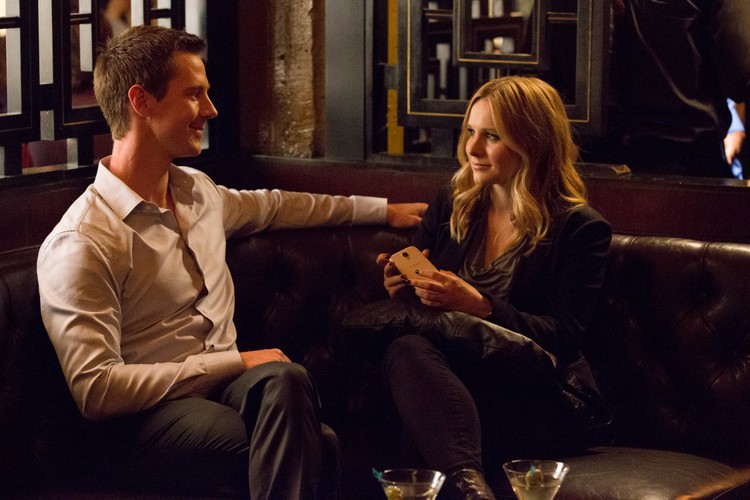 Jason Dohring i Kristen Bell w filmie 'Veronica Mars'