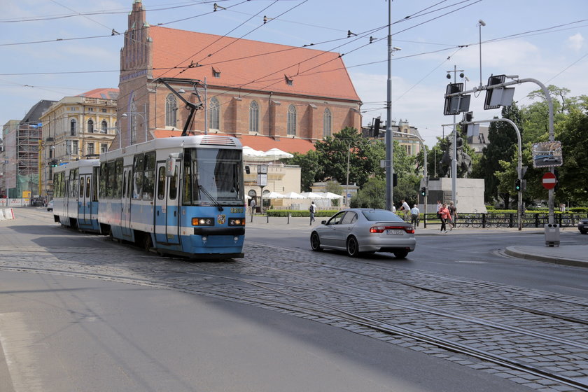 Skrzyżowanie Świdnickiej z Podwalem