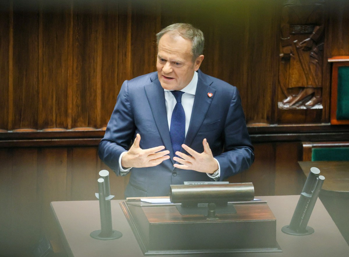 Premier Tusk ogłasza trzeci stopień alarmowy w związku z zagrożeniem na torach