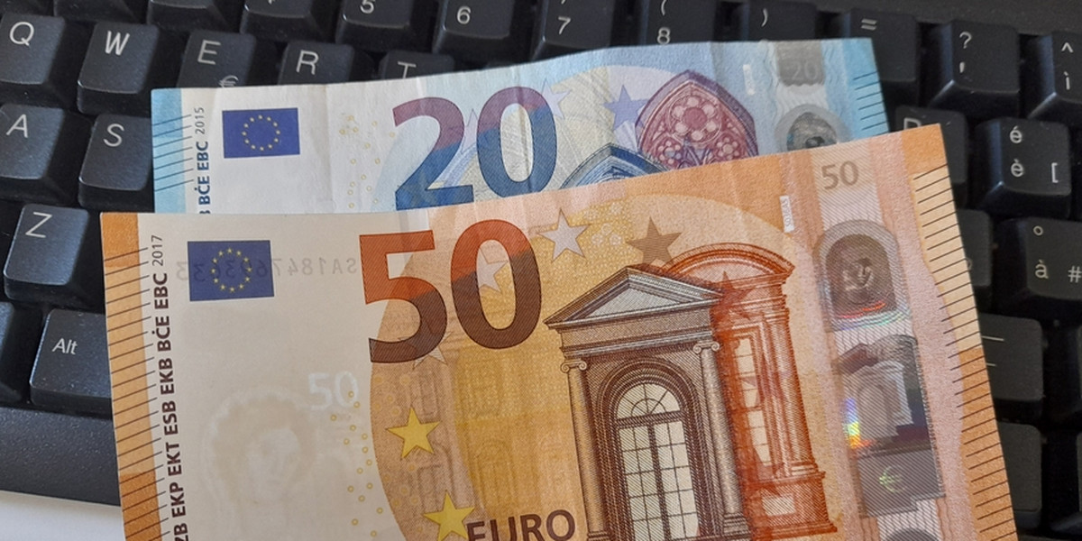 Euro to jedna z głównych walut wymienialnych na świecie obok amerykańskiego dolara