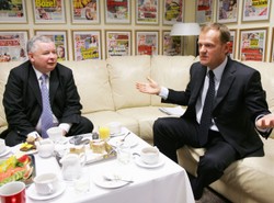 Tusk nie reformuje Polski, bo się boi Kaczyńskiego