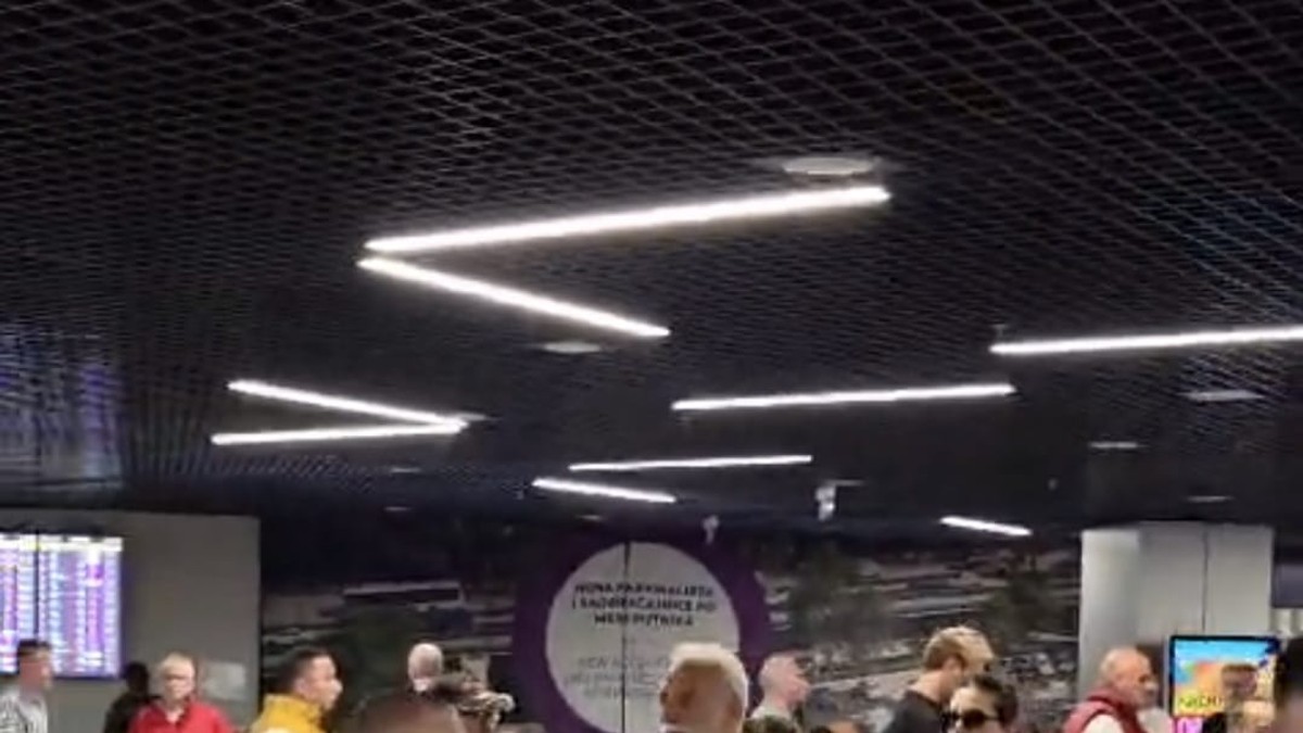 LAZAR RISTOVSKI SA 39 GODINA MLAĐOM DEVOJKOM STIGAO U BEOGRAD Uhvatili smo ih u ležernom izdanju, Anica u belim pantalonama i tamnim naočarima (FOTO)