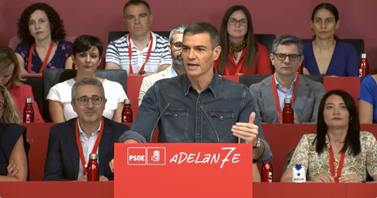 Sánchez confirma que seguirá en PSOE tras crisis corrupción