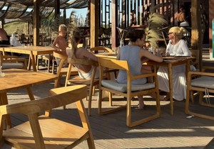 Ekskluzivni paparaco Nataše Bekvalac sa porodicom iz Crne Gore