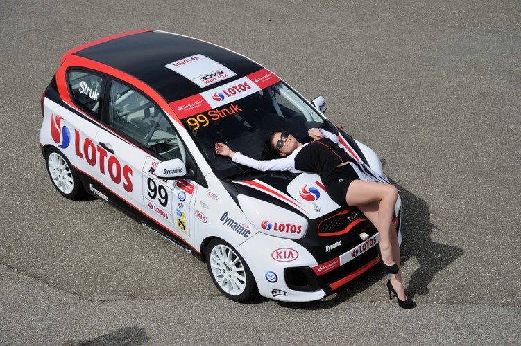 Jedna z wyścigowych picanto z pucharu Kia Lotos Race