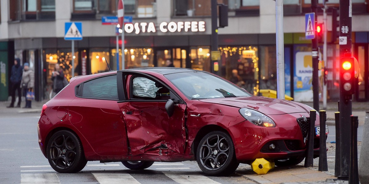 Znana aktorka rozbiła auto w Warszawie