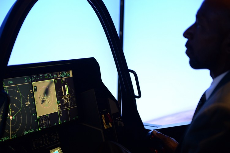 Kielce XXIV Międzynarodowy Salon Przemysłu Obronnego - Symulator lotu F-35<br><br> (mr) PAP/Piotr Polak