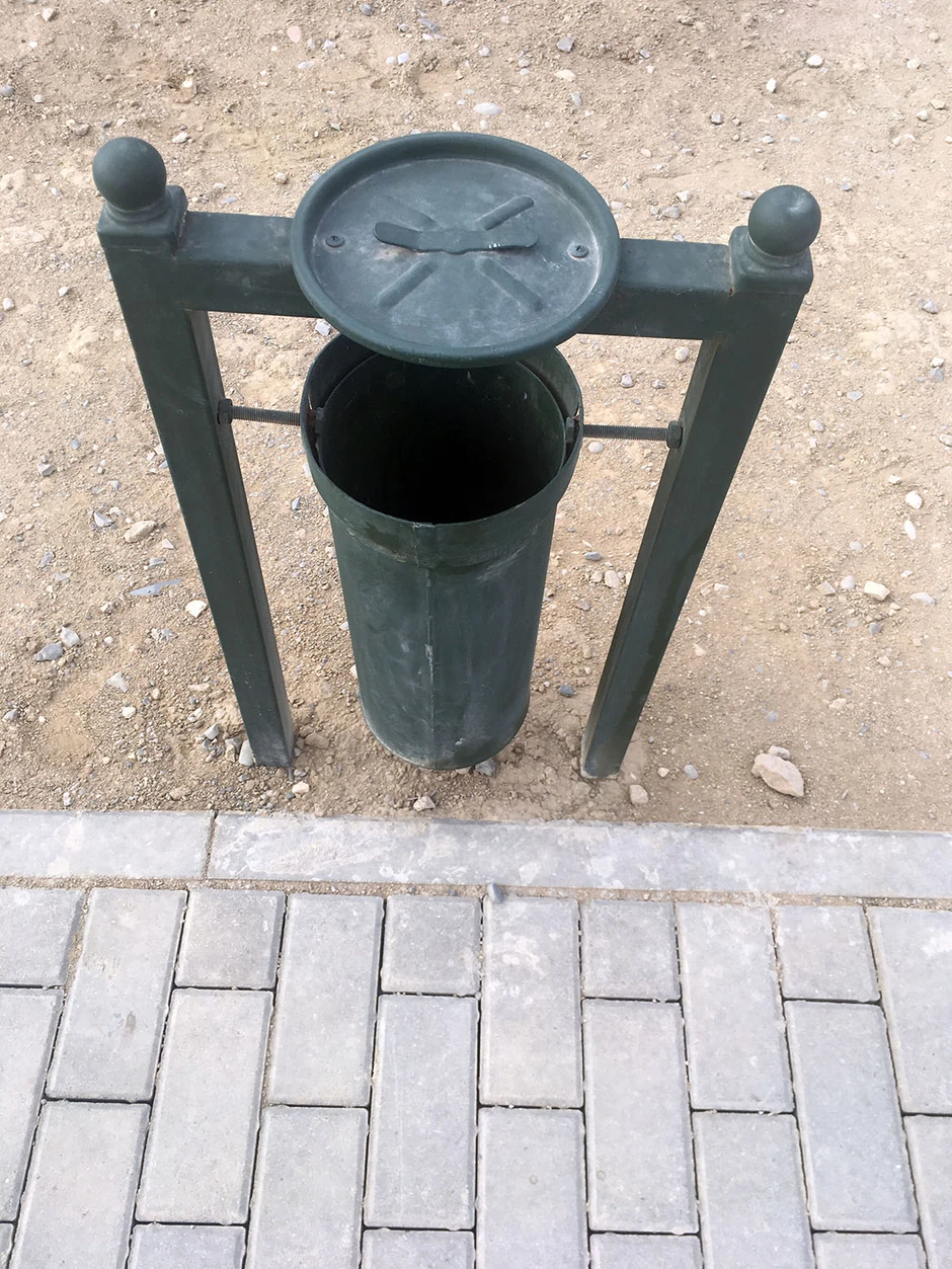 Kanta za đubre od čaure od granate