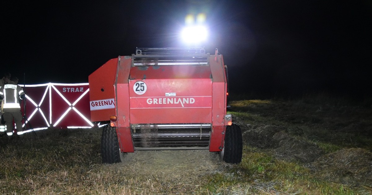 Rolnik z Drelowa zginął podczas prac polowych. 62-latka wciągnęła prasa rolnicza