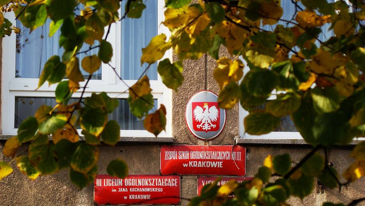 Protestujący nauczyciele z krakowskiego III Liceum Ogólnokształcącego napisali list do prezydenta miasta. Pedagodzy proszą Jacka Majchrowskiego, aby ten wzorem innych miast wypłacił nauczycielom pensje bez względu na strajk.