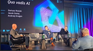 Czy bać się AI? Polscy artyści, naukowcy i biznesmeni rozmawiali na AI Summit PJAIT