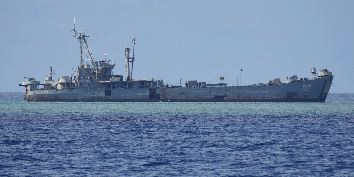 Filipiński okręt marynarki wojennej na Morzu Południowochińskim.
