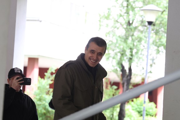 (VIDEO) PRVA IZJAVA MARKA BULATA NAKON ŠTO GA JE ŽENA PRIJAVILA ZA NASILJE Pomirio se sa suprugom Marijom, osmeh ne skida sa lica: "Hvala Bogu, dobro je"