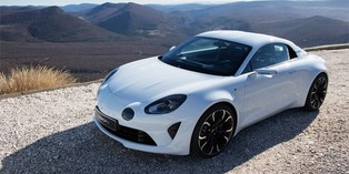 Legendarna marka wraca na rynek, trafi też do Polski. Ruszyły zapisy na limitowaną edycję aut Alpine