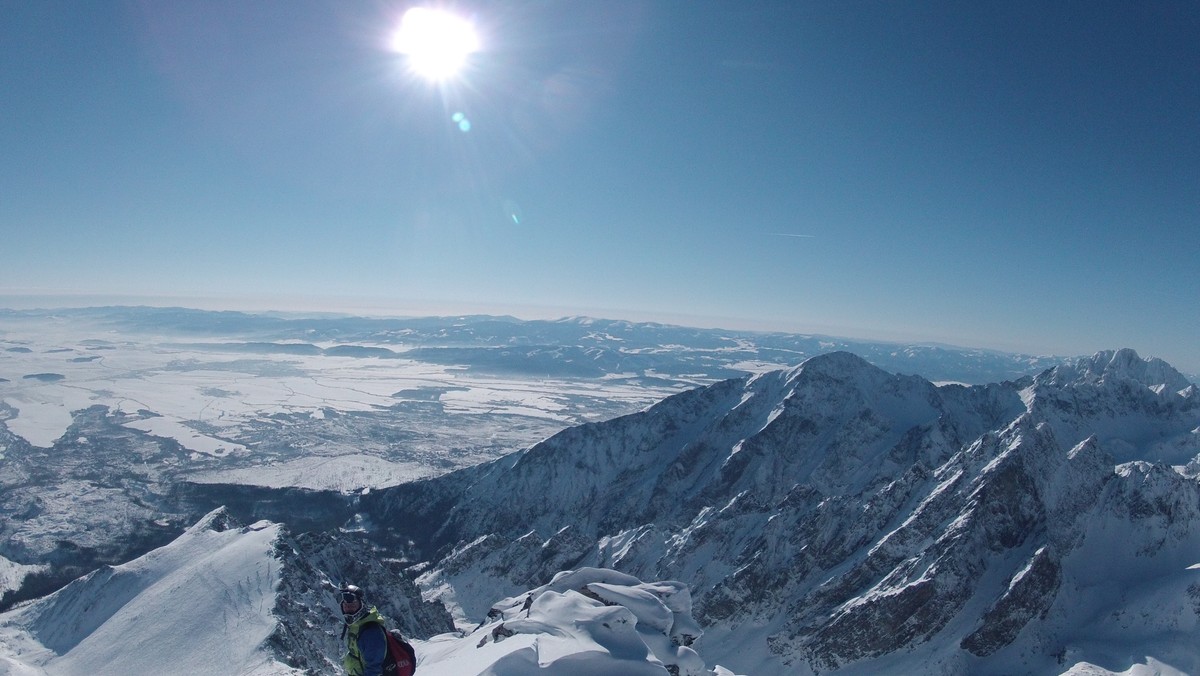 27 stycznia, po słowackiej stronie Tatr, w Tatrzańskiej Łomnicy, Polak Michał Kwaśnica i Słowak Juraj Kleja - speedriding’owcy, zjechali, a raczej sfrunęli na nartach z Łomnickiego szczytu, który jest najwyższym miejscem w całych Tatrach, z którego dokonano takiego wyczynu.