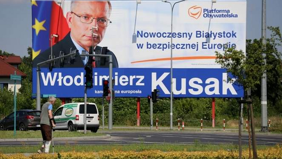 Plakaty z Włodzimierzem Kusakiem z PO i Jackiem Żalkiem z Polski Razem nadal wiszą. Miały zniknąć najpóźniej 24 czerwca. Politycy powinni zapłacić kary za billboardy wyborcze.