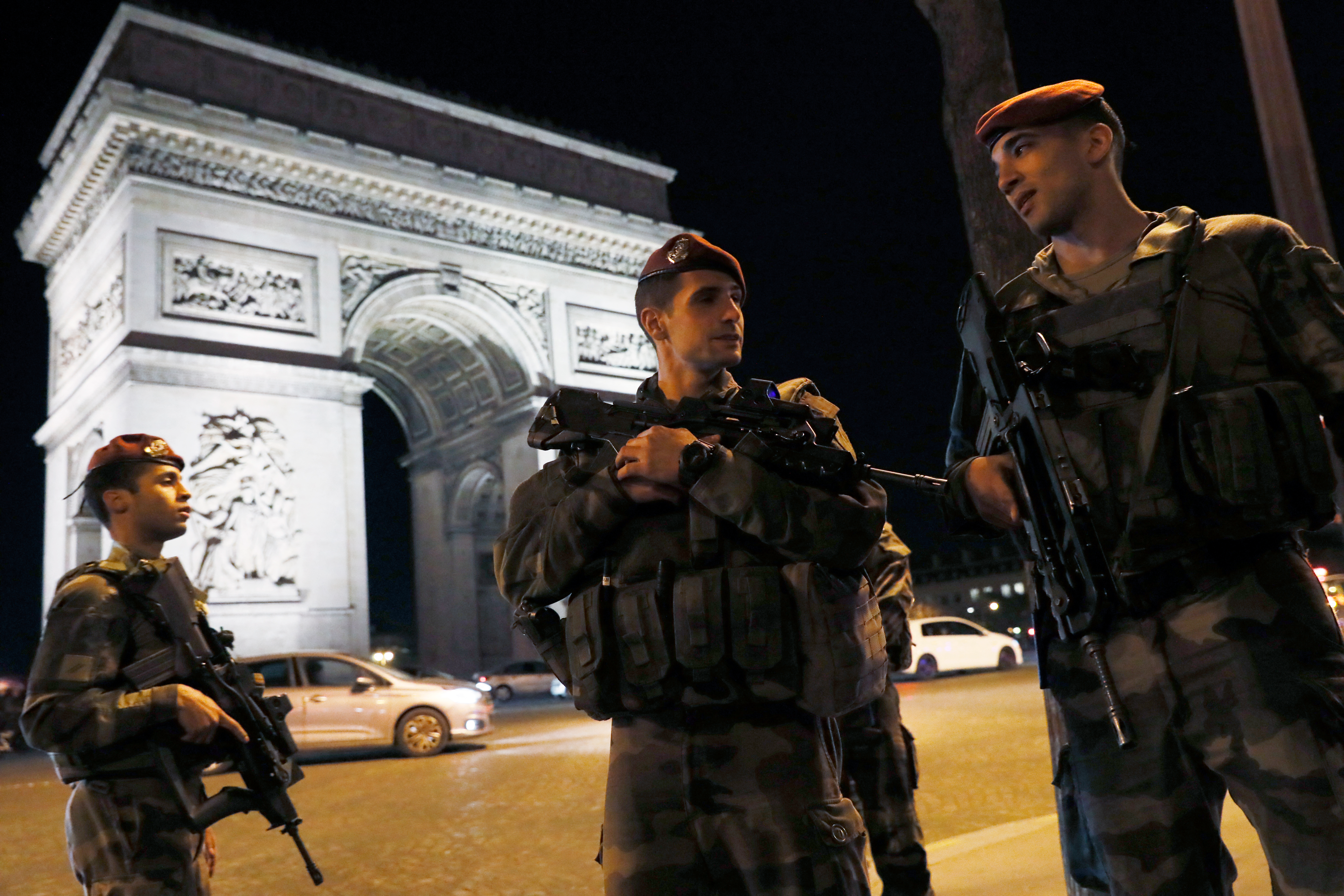 Que s'est-il passé sous l'Arc de Triomphe et pourquoi l'antiterrorisme enquęte