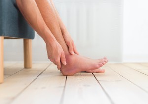 Otečene noge tokom leta su česta pojava usled vrućina