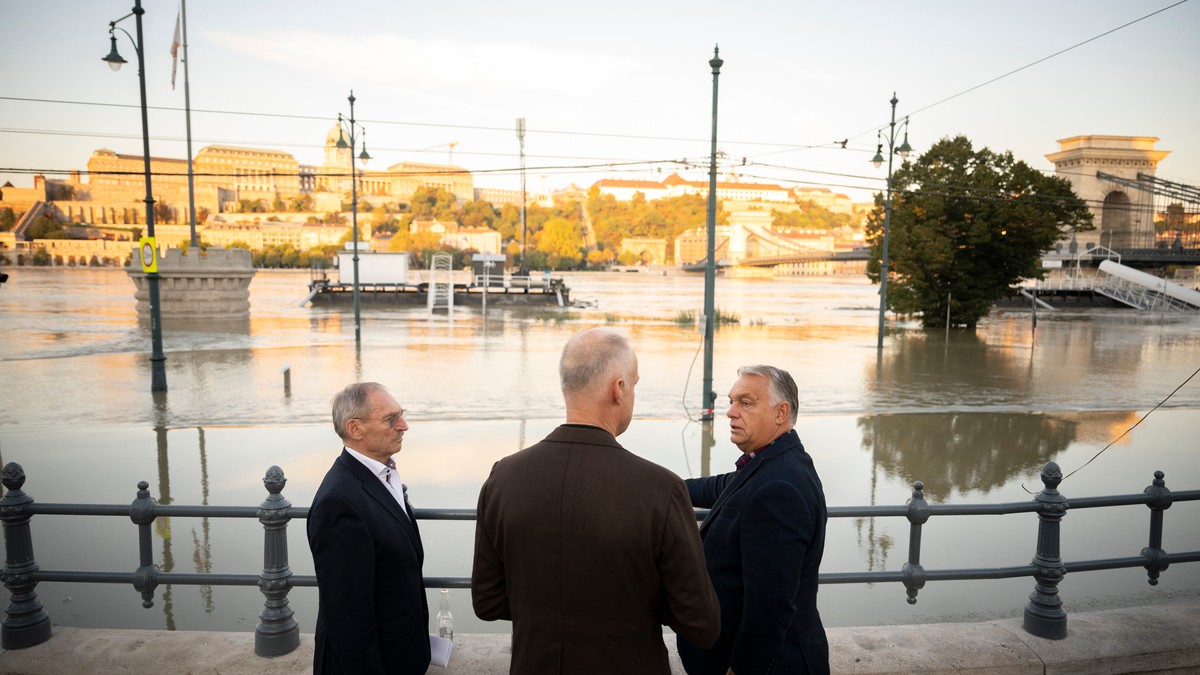 &quot;Vágjuk a centit&quot; - Orbán Viktor friss helyzetjelentése az árvízi védekezésről: kiderült, hány nehéz napot kell még kibírnia az országnak