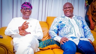 Governor Babajide Sanwo-Olu shows and his predecessor, Akinwunmi Ambode. [Twitter:Aiyekooto]