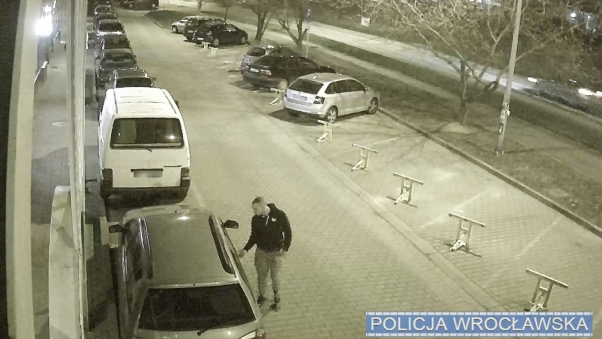 Wrocław: policja szuka podpalaczy samochodów