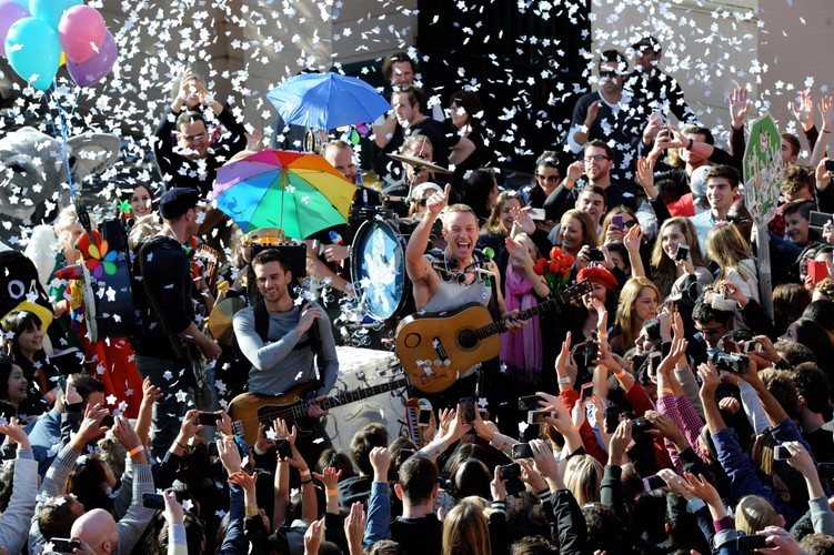 Coldplay podczas prac na teledyskiem do 'A Sky Full Of Stars'