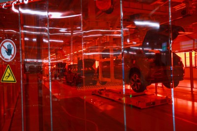 Europa stworzy 'samochodowego Airbusa'? Inaczej czeka ją 'krwawa łaźnia' ze strony Chin i Tesli