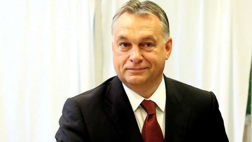 Videón Orbán Viktor szabályszegése: a felszólítás ellenére sem viselt maszkot