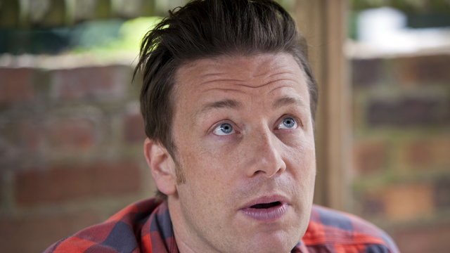 Jamie Oliver nem érti, hogy miért nem akarnak a fiatalok az éttermek konyháiban dolgozni