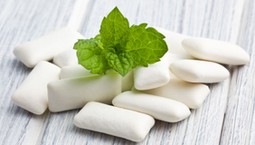 Obecny w gumie do żucia barwnik E171 może uszkadzać DNA