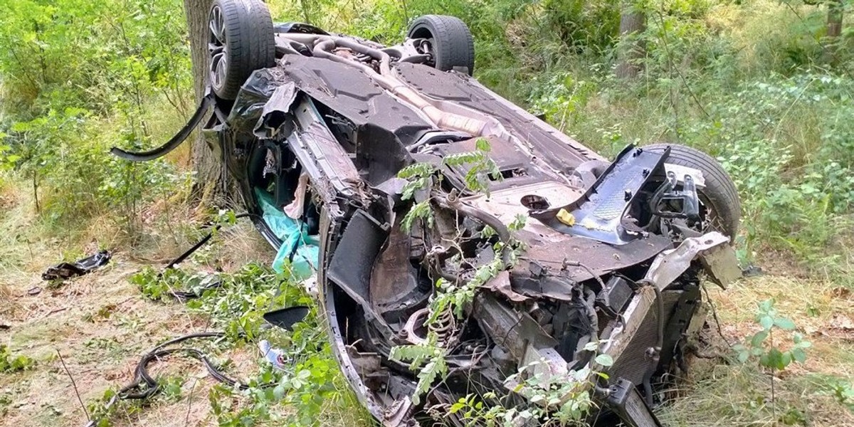 Kierujący BMW 29-latek zginął na miejscu wypadku. 