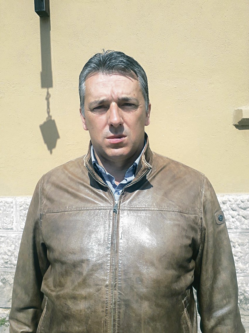 "Ja se ne sklanjam nekim klincima koji su pre mesec dana, od ko zna kojih para, kupili mašine i preduzeće", kaže ugrčić