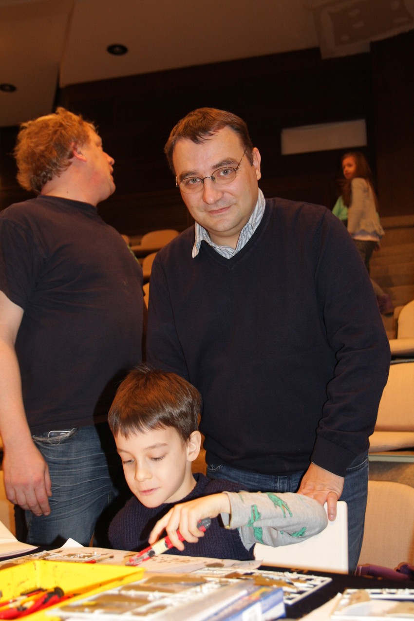 Dugogodišnji maketar Aleksandar Milanović sa sinom Filipom