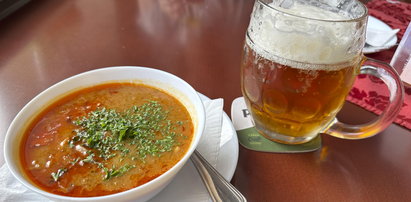 Jesienna zupa z pożywnymi dodatkami to energetyczna bomba. Rozgrzeje każdego w mgnieniu oka