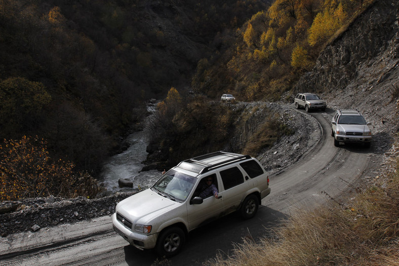 Auto Świat 4x4 Expedition: toast za Gruzję