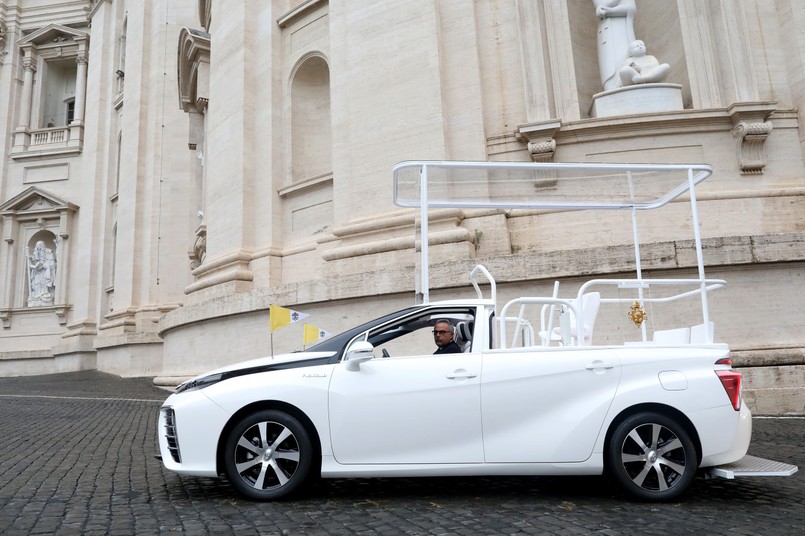 Toyota Mirai Papamobile