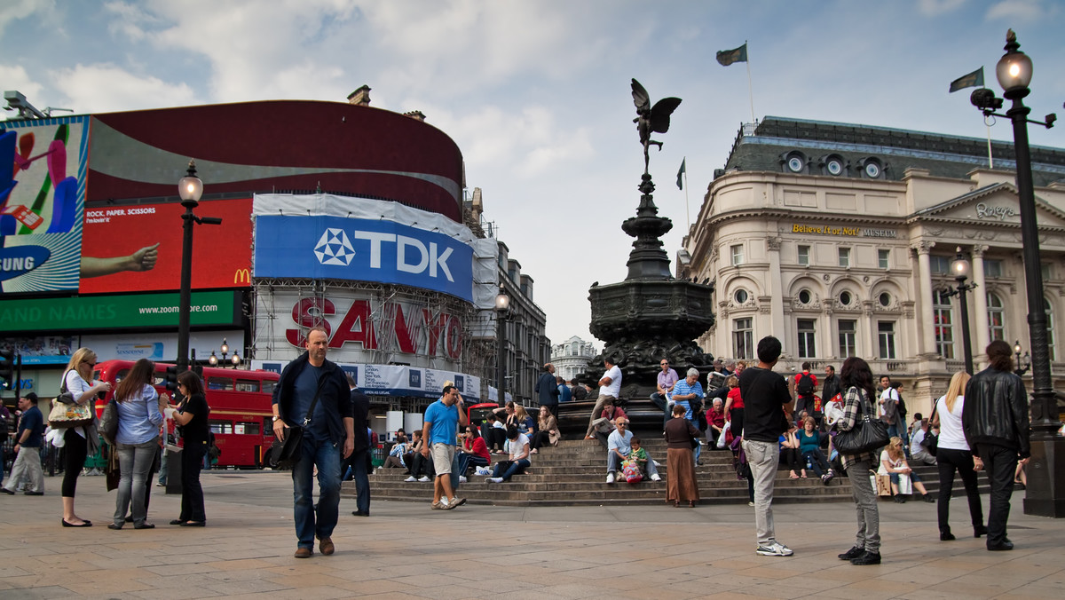 Po dziewięciu miesiącach wytężonych prac, znane na całym świecie billboardy na Piccadilly Circus znów oświetlają rozrywkową dzielnicę Londynu. W ramach renowacji, sześć tablic zastąpiono jednym dużym ekranem.