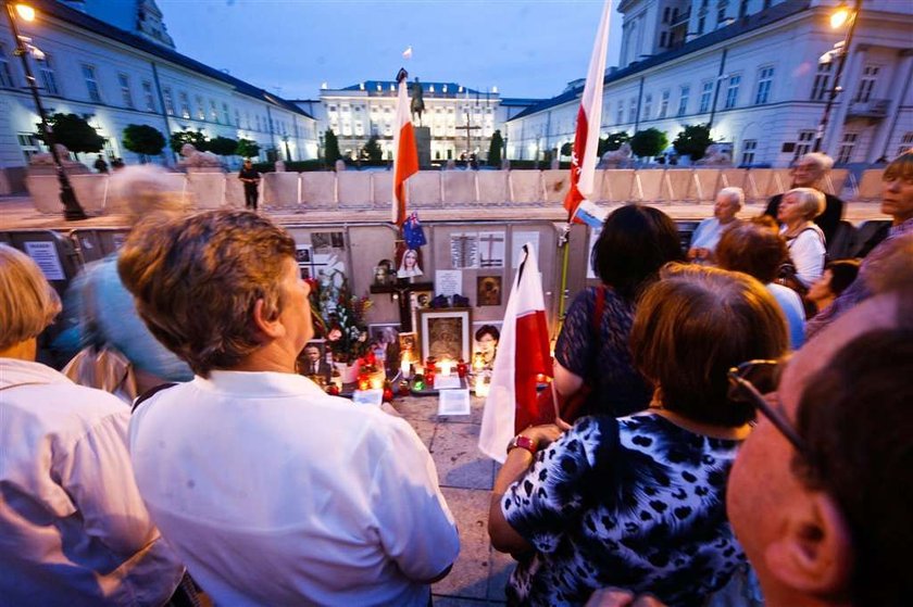 Obrońcy krzyża jadą do Watykanu