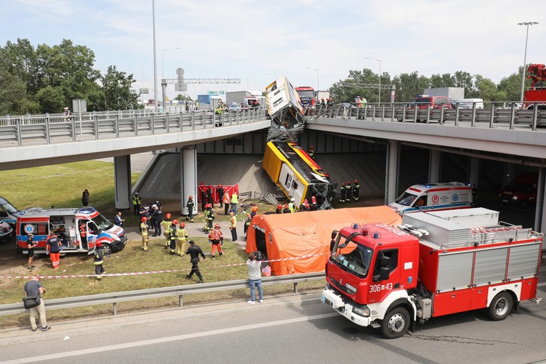 Miejsce wypadku autobusu miejskiego w Warszawie