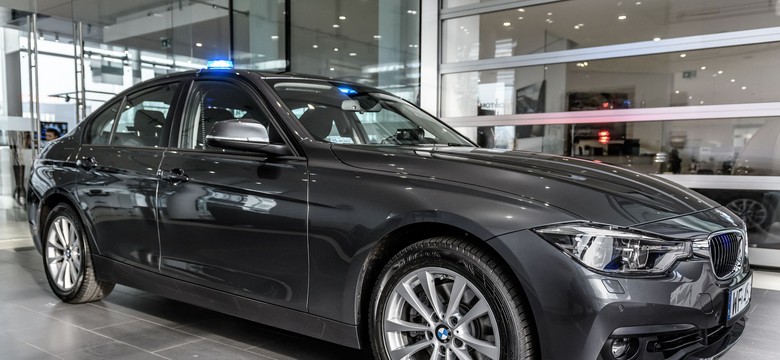 Uszkodzona szyba w policyjnym BMW. Policjanci wymyślili sobie plan... i właśnie zapadł wyrok