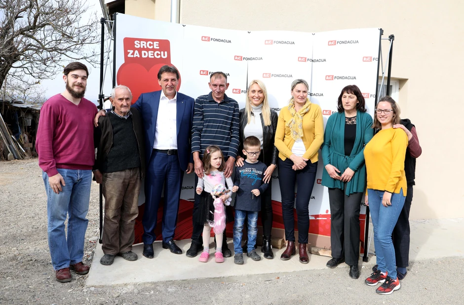 Porodica Lazarević sa dobrotvorima