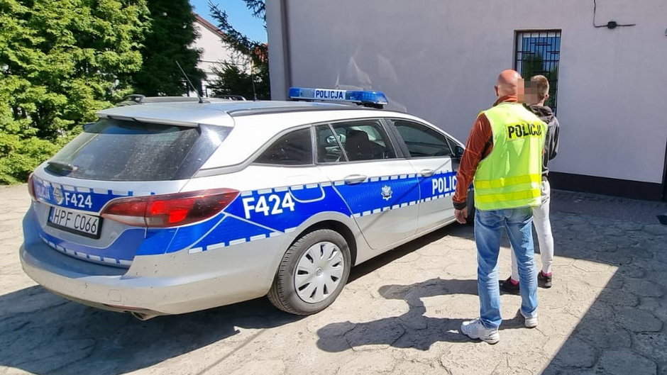 Policjanci z powiatu piotrkowskiego znaleźli podpalacza