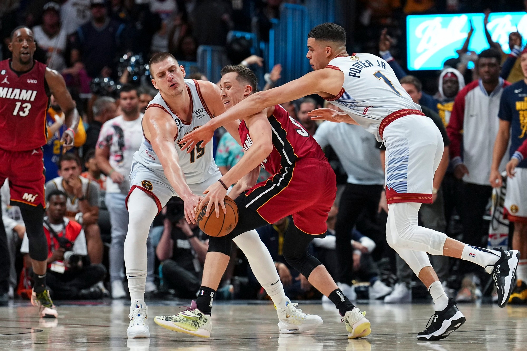 NBA finále: Denver Nuggets - Miami Heat.