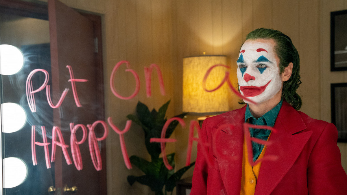 "Joker" Todda Phillipsa z Joaquinem Phoeniksem w roli tytułowej jest obecnie najwyżej ocenianym filmem superbohaterskim w serwisie IMDb. Obraz miał swoją premierę na festiwalu w Wenecji.