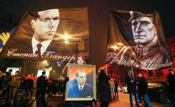 Ulicami Kijowa przeszedł marsz ku czci Bandery. "Chwała narodowi, śmierć wrogom" [FOTO]