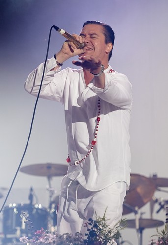 W Polsce grupa Faith No More zaprezentowała dwie nowe kompozycje