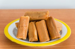 Chaos na rynku krówek. Wszystko przez zmianę wykładni opodatkowania masy kajmakowej