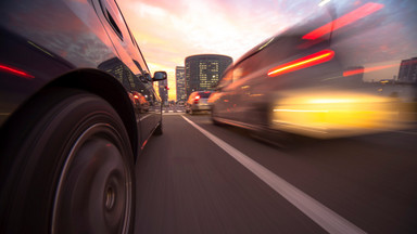 Z powodu zepsutych hamulców utknął w samochodzie jadącym 200 km/h